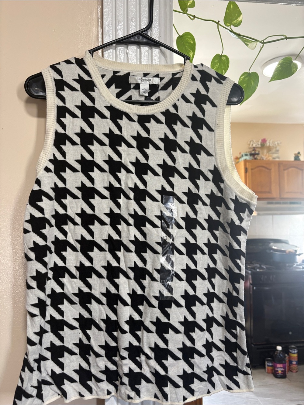 Liz Claiborne Black and White Houndstooth Knit Tank